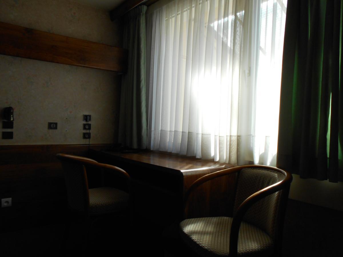 Hotel Du Jura Audincourt Екстериор снимка